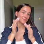 María Pombo con chaqueta técnica.