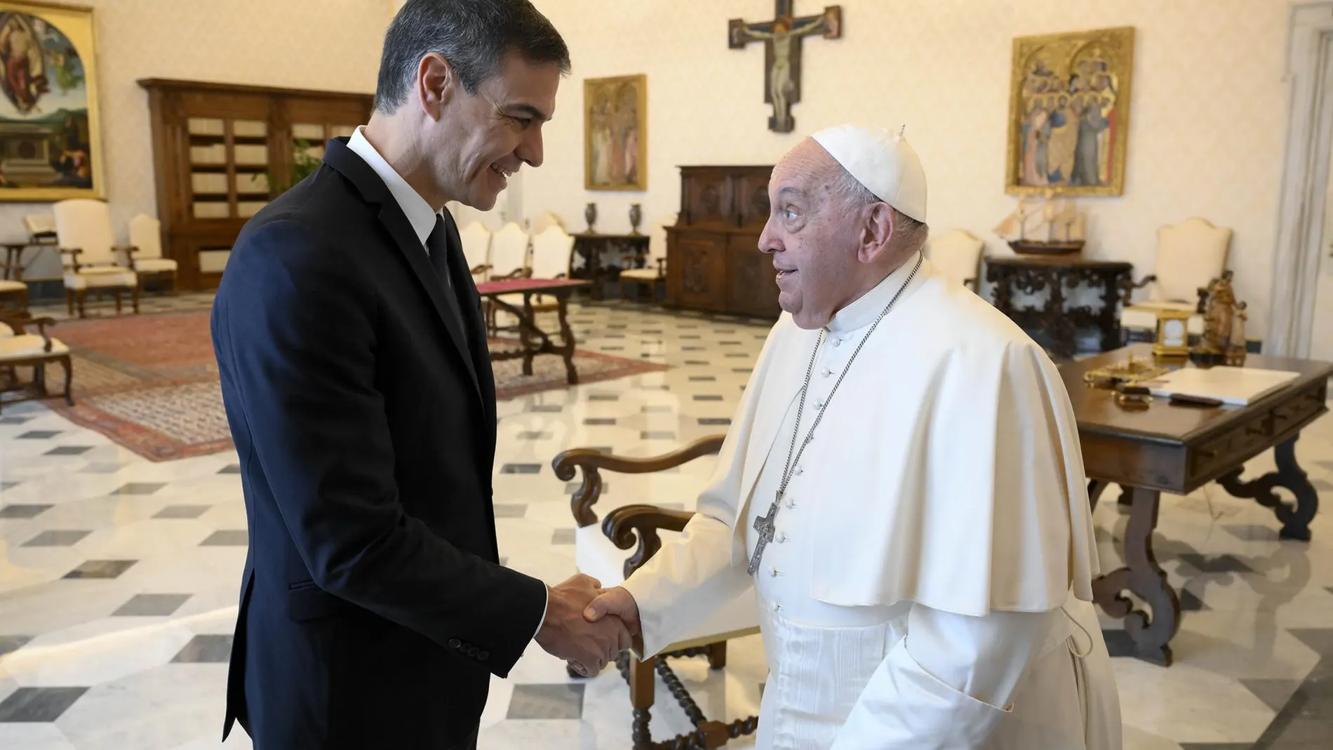 Papa.- Pedro Sánchez lamenta la muerte del Papa Francisco y destaca su compromiso con la paz y la justicia social