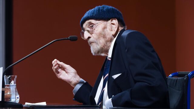 MADRID.-Los Reyes presiden mañana la entrega del Premio Cervantes 2024 a Álvaro Pombo, que delegará la lectura de su discurso