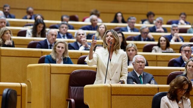 MADRID, 22/04/2025.- La portavoz popular en la cámara, Alicia García, interviene durante la sesión de control al Gobierno celebrada por el pleno del Senado, este martes en Madrid. EFE/ Rodrigo Jiménez