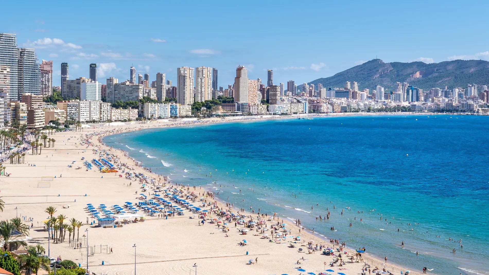 Imagen de la playa de Benidorm (Alicante) en plena Semana Santa