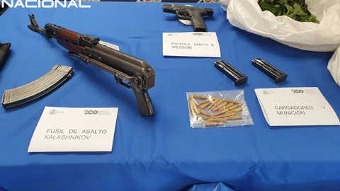 Imagen de las armas y las drogas intervenidas en la última macro redada en las Tres Mil Viviendas
