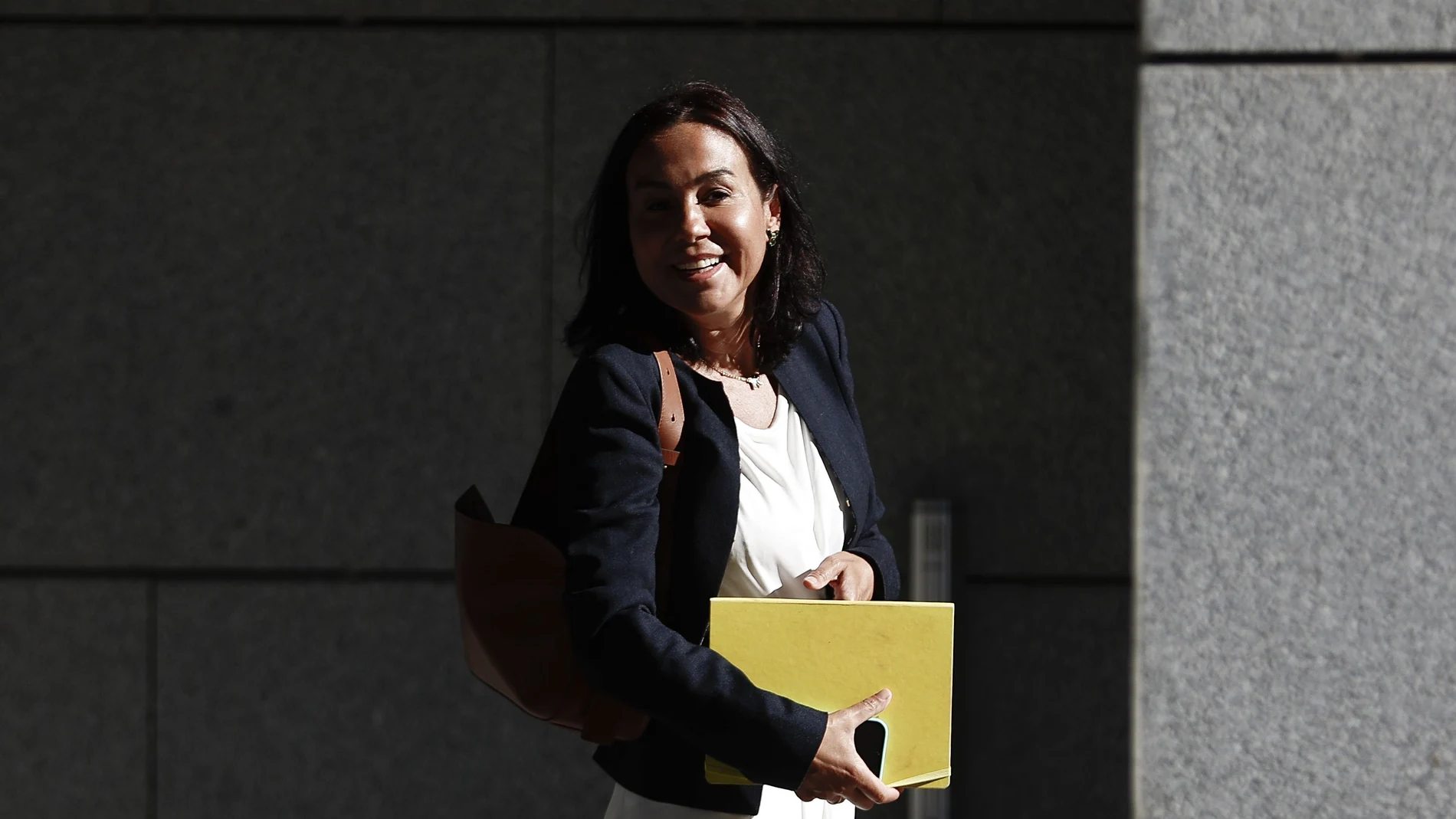 MADRID, 16/09/2024.- La expresidenta de ADIF Isabel Pardo De Vera a su salida de la Audiencia Nacional, este lunes. El juez que investiga en el caso Koldo varias adjudicaciones de contratos públicos en pandemia interroga como testigos a la expresidenta de ADIF Isabel Pardo de Vera y a dos altos cargos. EFE/Rodrigo Jiménez