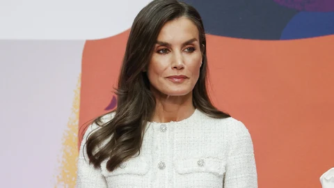 La Reina Letizia rompe el luto.
