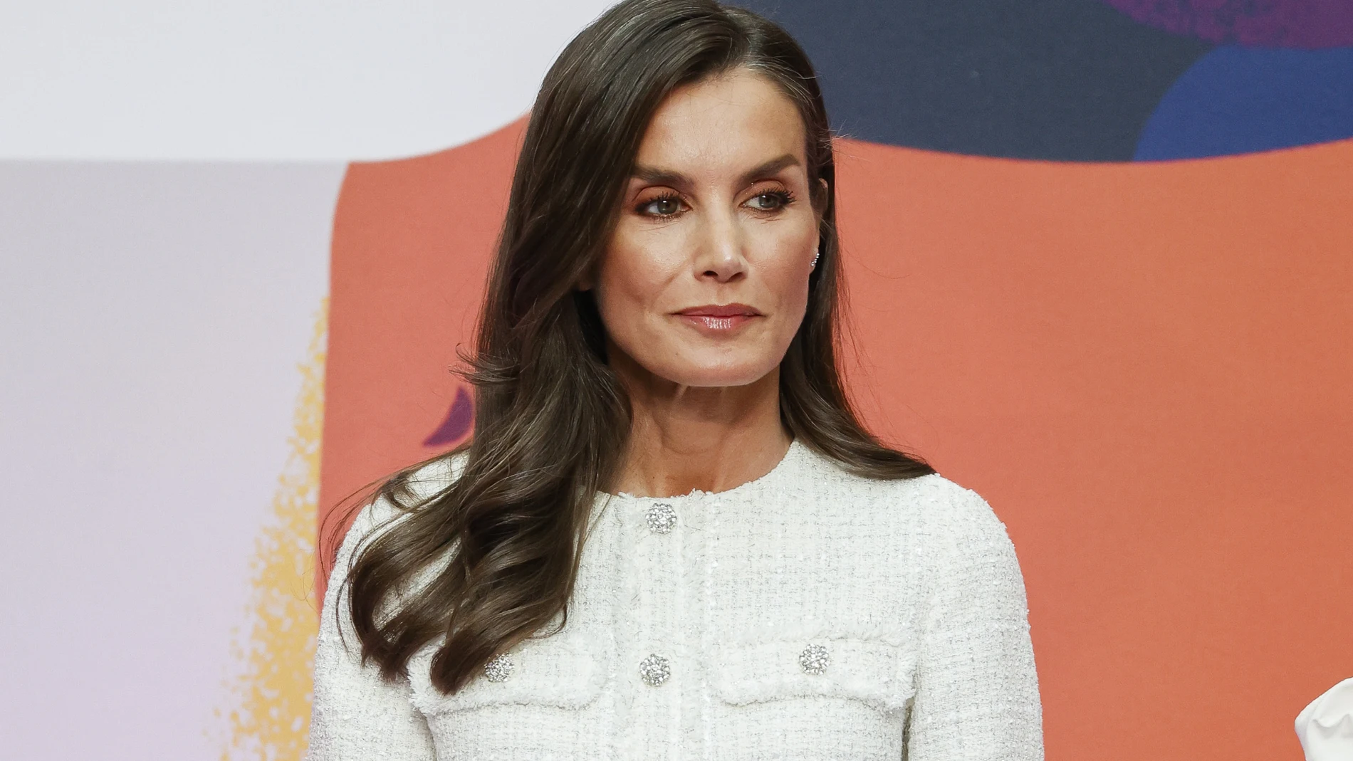 La Reina Letizia rompe el luto.