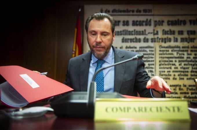 El ministro de Transportes y Movilidad Sostenible, Óscar Puente Santiago, comparece ante la Comisión del ‘caso Koldoí, en el Senado, a 24 de abril de 2025, en Madrid (España). Puente ha comparecido hoy ante la Comisión de Investigación sobre los contratos, licencias, concesiones, ayudas y otras operaciones del Gobierno y del sector público, relacionadas con la intermediación de Koldo García Izaguirre y con las demás personas vinculadas a la trama investigada en la Operación Delorme, y respecto a los presuntos delitos relativos a la corrupción que tengan una relación, directa o indirecta, o conexión con las mismas. 24 ABRIL 2025;TRANSPORTES;COMPARECENCIA;COMPARECENTE Juan Barbosa / Europa Press 24/04/2025