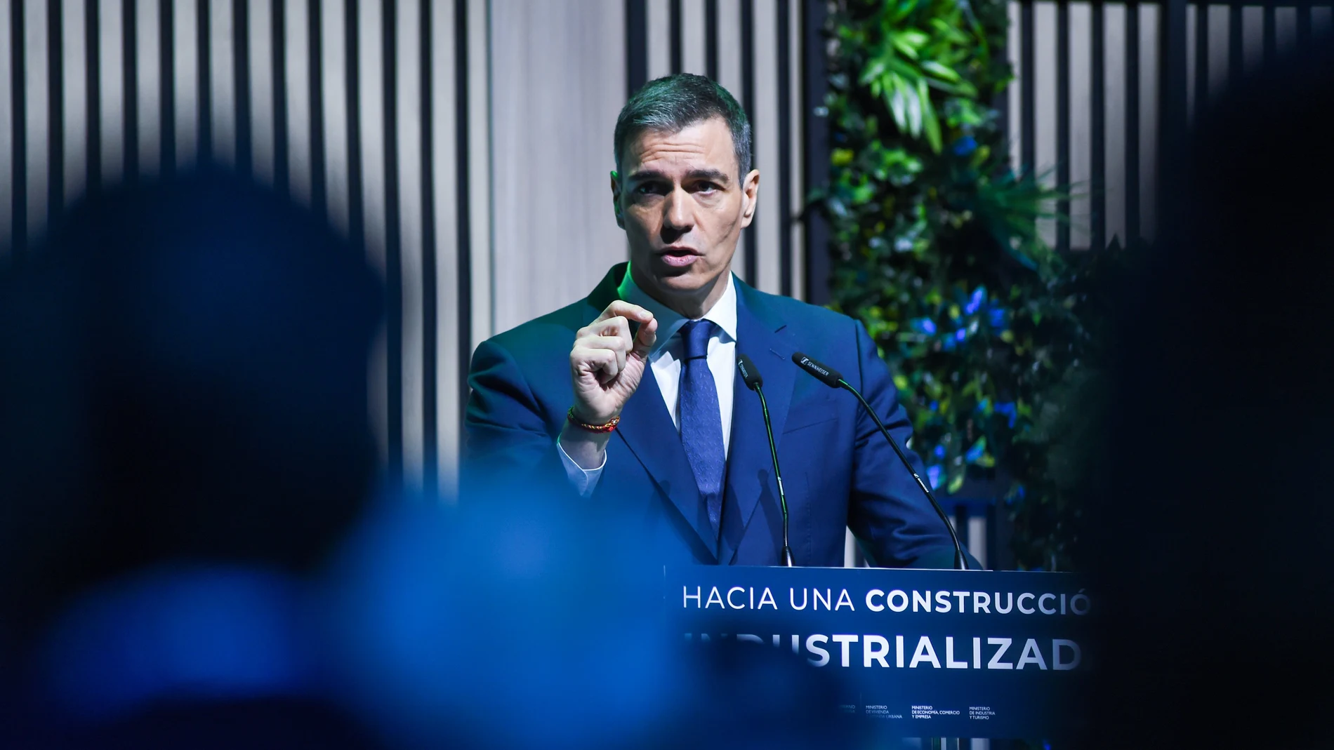 El presidente del Gobierno, Pedro Sánchez, presenta el Proyecto Estratégico para la Recuperación y Transformación Económica (Perte), en la 8º edición de la Feria del sector de la edificación y la construcción REBUILD. en IFEMA de Madrid, a 24 de abril de 2025, en Madrid (España). El proyecto busca impulsar y agilizar la construcción de vivienda industrializada en España. Este nuevo Perte forma parte del paquete de 12 medidas en materia de vivienda anunciado por el presidente del Gobierno en enero, con el que se busca impulsar la construcción y hacer asequible el acceso a la vivienda, especialmente entre los más jóvenes. 24 ABRIL 2025 Gustavo Valiente / Europa Press 24/04/2025