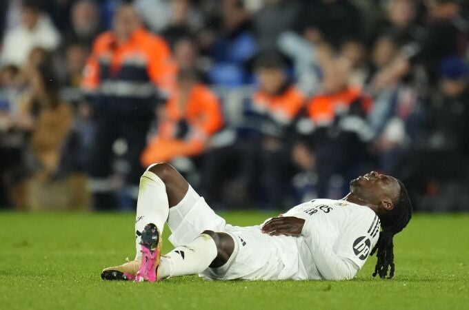 Eduardo Camavinga se duele tras romperse en el partido ante el Getafe