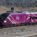 GRAFCVA634. VALENCIA, 22/05/2024.- Vista general del Avlo València-Madrid con material S-106 (581 plazas y velocidad máxima superior a los 320 kilómetros/hora), cuyo servicio ha sido puesto en marcha este miércoles por Renfe y que cubre el trayecto en dos horas y seis minutos. EFE/Biel Aliño