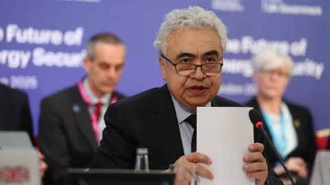 LONDON (United Kingdom), 25/04/2025.- IEA Executive Director Fatih Birol attends the Ministerial Plenary on day two of the Future of Energy Security summit at Lancaster House in London, Britain, 25 April 2025. The two-day summit hosted by the International Energy Agency (IEA) and the UK government will examine the geopolitical, technological, and economic factors affecting energy security. (Reino Unido, Londres) EFE/EPA/NEIL HALL / POOL