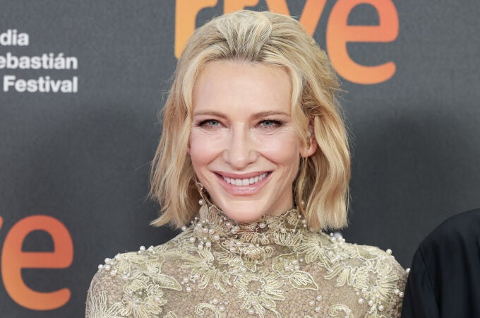 Cate Blanchett con corte de pelo ideal para el verano en mujeres +50.