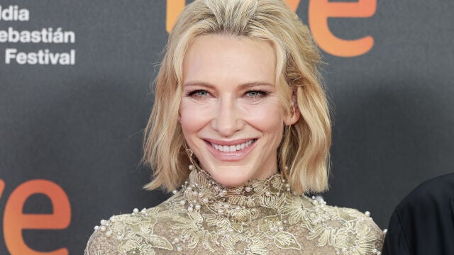 Cate Blanchett con corte de pelo ideal para el verano en mujeres +50.