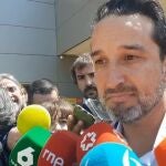 El diputado de Cultura de Diputación de Badajoz dice que "no hay enchufismo" en la contratación del hermano de Sánchez