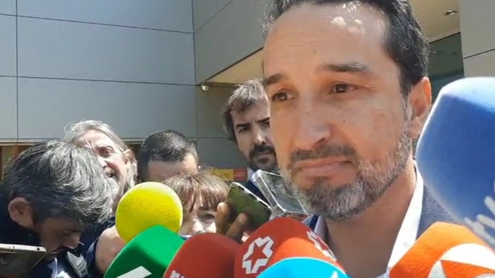 El diputado de Cultura de la Diputación de Badajoz, Ricardo Cabezas, atiende a los medios tras declarar ante la jueza en el caso de la contratación del hermano de Pedro Sánchez EUROPA PRESS 25/04/2025