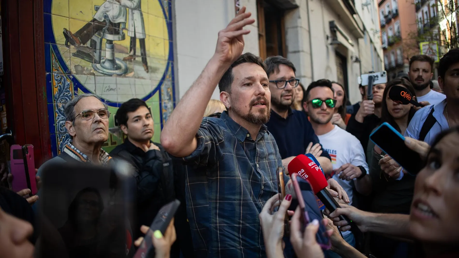 El Ayuntamiento de Madrid sanciona a Pablo Iglesias por exceso de aforo en la Taberna Garibaldi