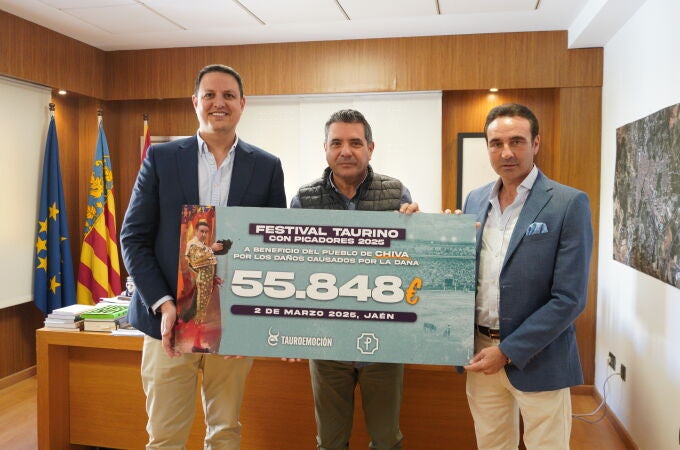Enrique Ponce consigue del mundo del toro 56.000 de donación para su pueblo afectado por la dana