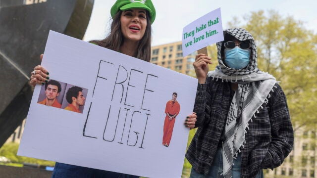 Protesters gather outside court house during hearing for Luigi Mangione