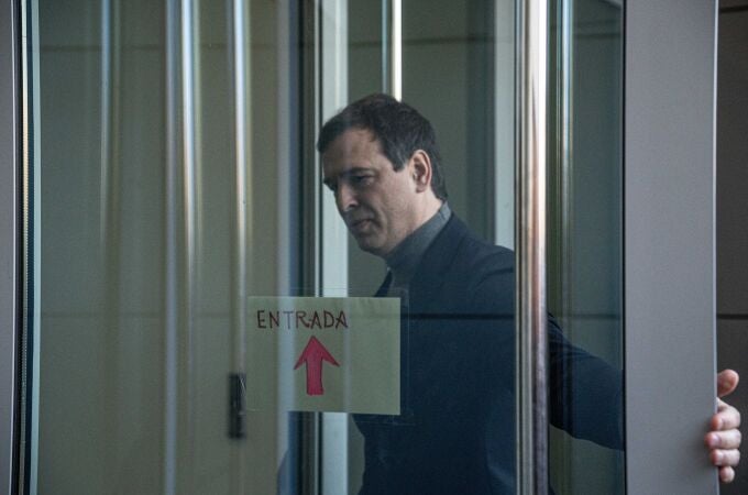 El hermano de Pedro Sánchez declara a petición de la jueza y acude como investigado el exasesor de Moncloa
