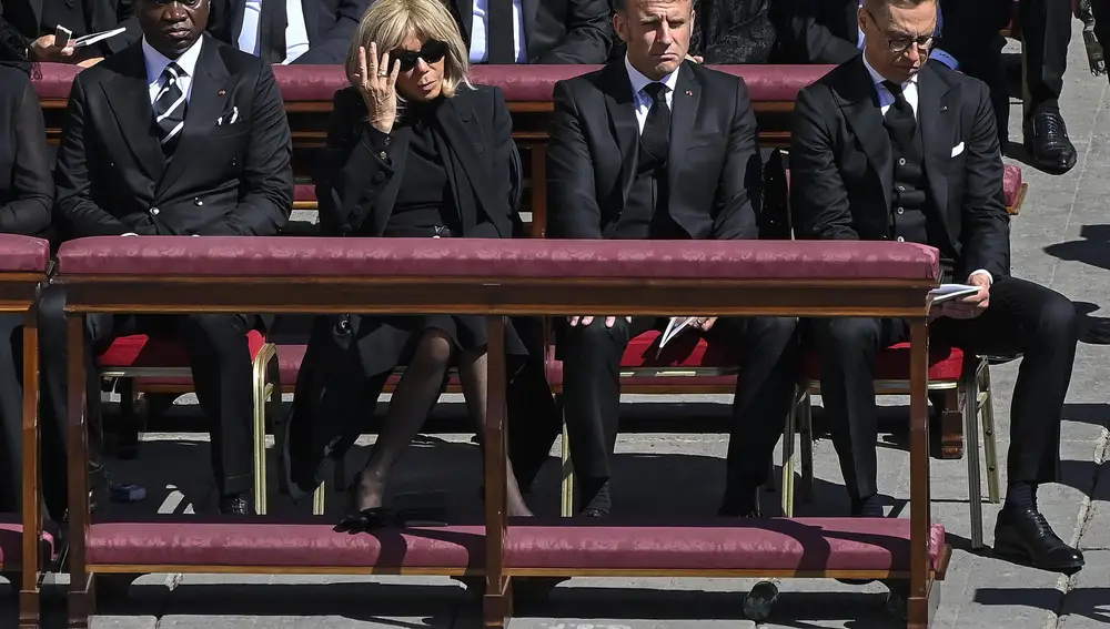 French President Emmanuel Macron (2-R) with his wife Brigitte Macron (2-L) attend the funeral Mass of Pope Francis in Saint Peter's Square in Vatican City, 26 April 2025.
