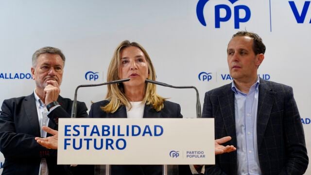 Alicia García junto a Francisco Vázquez y Conrado Íscar