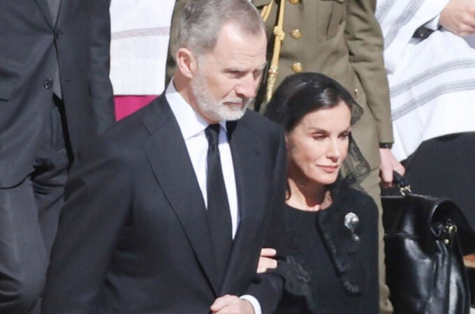 Los Reyes Felipe y Letizia en el funeral del Papa Francisco en el Vaticano