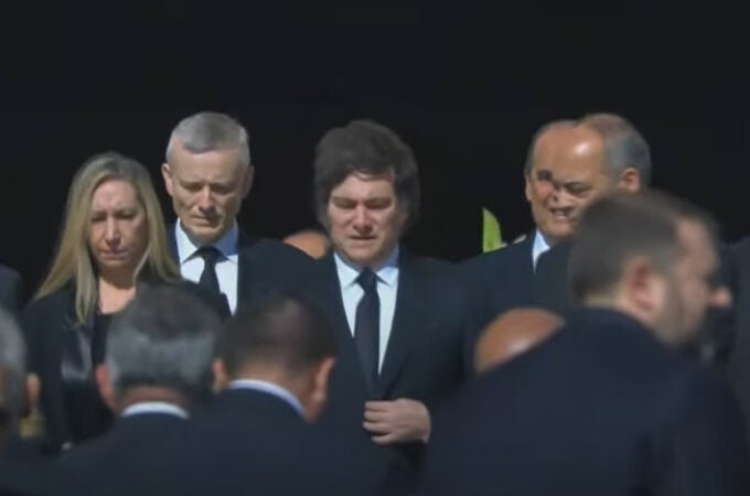 Javier Milei llega al funeral del papa Francisco