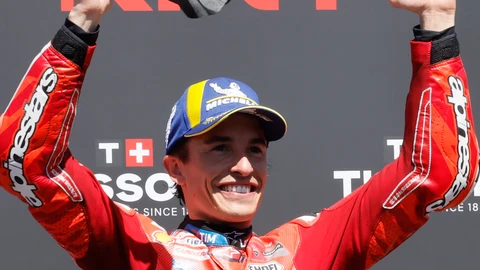 Marc Márquez celebra su triunfo este sábado ante la afición española