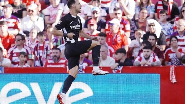 Fútbol/Segunda.- (Crónica) El Elche sigue sumando en Granada y el Levante descuida el ascenso directo