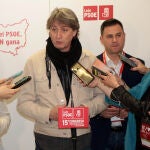 Carlos Martínez atiende a los medios en León