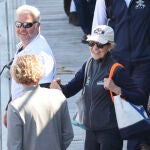 La Infanta Elena en Sanxenxo con look para salir a navegar.