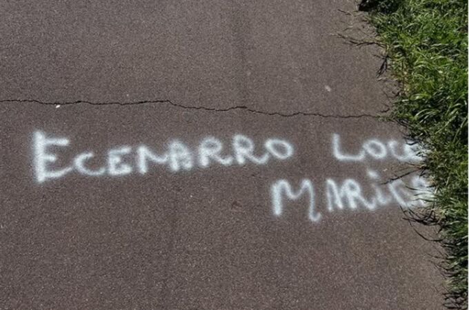 Pintada homófoba junto a la vivienda del alcalde de Ordizia