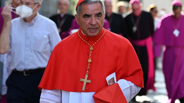 Papa.- Argüello afirma que "lo mejor sería que el propio cardenal Becciu renunciara" a participar en el Cónclave