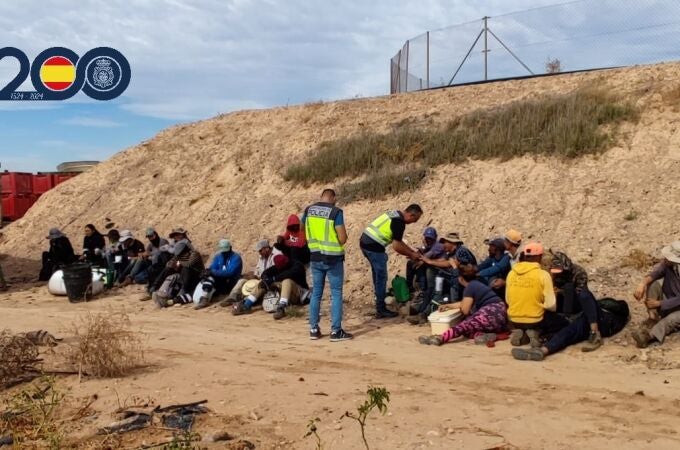 Sucesos.- La Policía Nacional detiene a 37 personas en una trama delictiva de explotación laboral en Alhama (Murcia)
