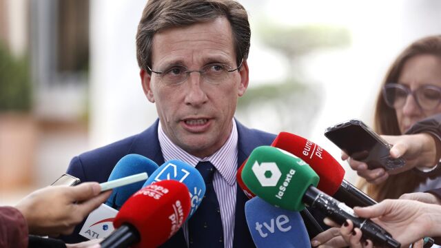 MADRID.-Apagón.- Almeida alerta de lo "preocupante" de que se haga de noche sin haber recuperado el suministro eléctrico