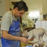 Manuel Garrido exhibe sus obras en la sala en Huelva de Fundación Caja Rural del Sur