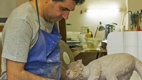 Manuel Garrido exhibe sus obras en la sala en Huelva de Fundación Caja Rural del Sur