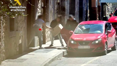 Sucesos.- Desmantelan un grupo criminal con 24 detenidos detrás de 70 robos en estancos y bares en Cantabria y Euskadi