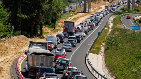 Atascos de tráfico causados por el apagón eléctrico en Sevilla