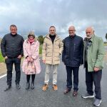 Javier Iglesias durante la visita a las obras junto con Jaime Aveleira y Eva Picado, entre otros