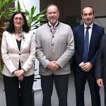 Los representantes de la Universidad de Huelva y de Caja Rural del Sur