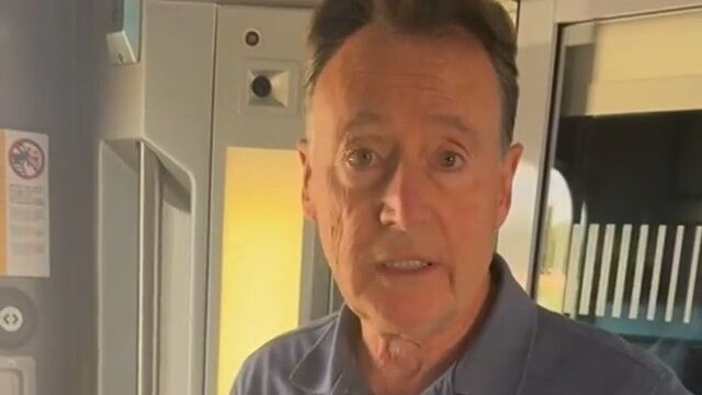 Matías Prats, atrapado en un tren: "No podemos movernos de aquí"