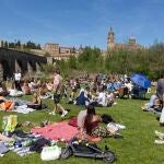 El apagón masivo no ensombrece Salamanca durante un multitudinario Lunes de Aguas