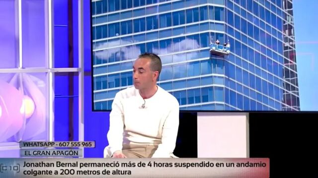 Jonathan en 'Código 10'