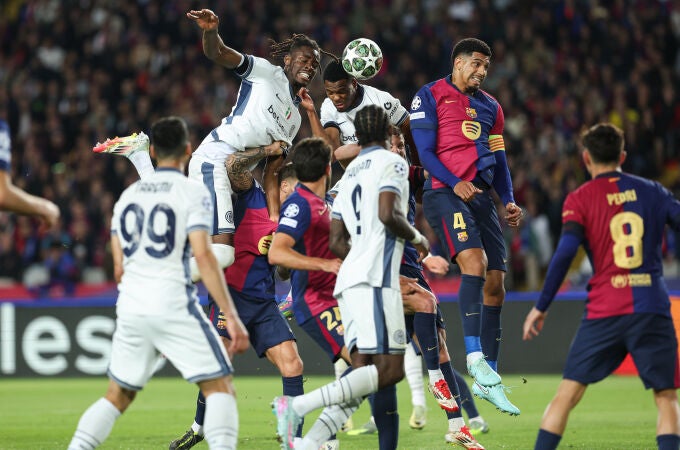 FC Barcelona v FC Internazionale Milano - UEFA Champions League 2024/25 Semi Final First Leg