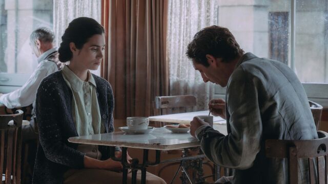 Loreto Mauleón y Enric Auquer en una escena de "La buena letra"