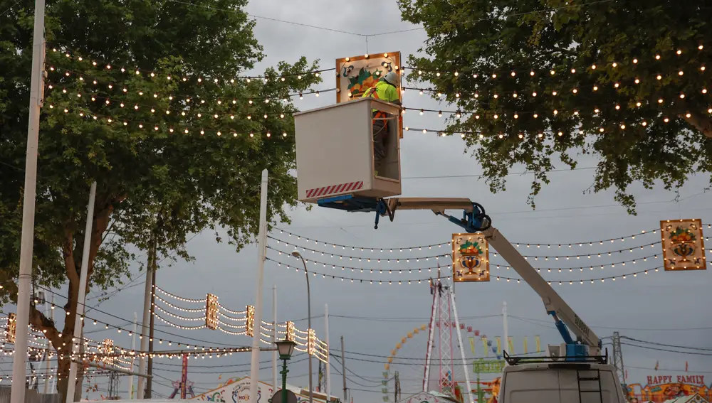 Preparativos de la Feria de Sevilla 2025