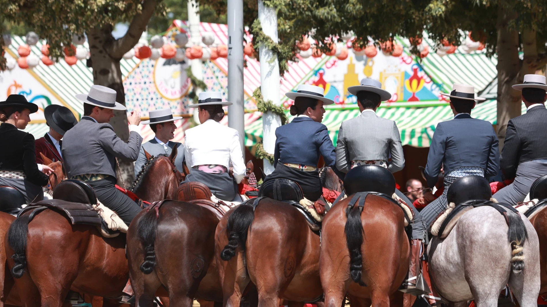 (Foto de ARCHIVO) Imágenes del ambiente que se vive en el Real de la Feria. ROCÍO RUZ / EUROPA PRESS 16/04/2024