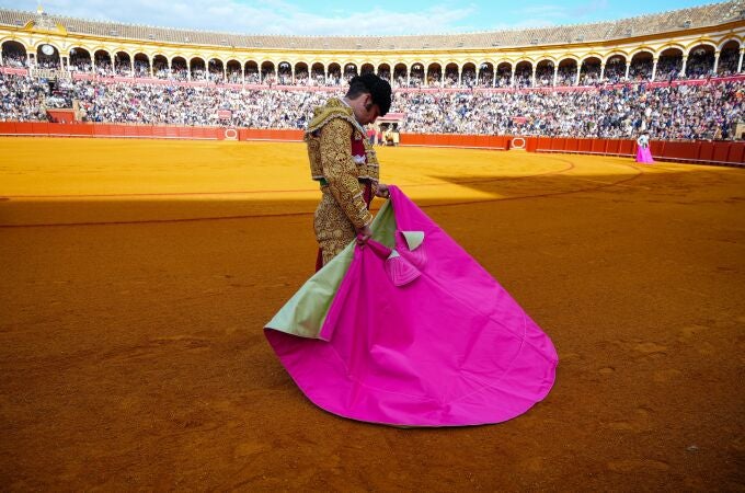 El torero, Morante de la Puebla durante el primer festejo de la temporada en Sevilla. A 20 de abril de 2025 en Sevilla, Andalucía (España). La Maestranza ha vuelto a vestirse de gala este Domingo de Resurrección, con una corrida cargada de simbolismo y expectación que marca el arranque oficial de la temporada taurina en Sevilla. 20 ABRIL 2025 Francisco J. Olmo / Europa Press 20/04/2025