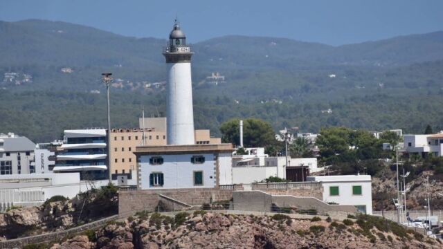 Un hombre se precipita desde lo alto de un faro en Ibiza