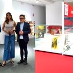 La concejala de Turismo, Eventos y Marca Ciudad, Blanca Jiménez, inaugura en Espacio Seminci ''La vitrina del mes’, un recorrido por la historias de la Semana Internacional de Cine de Valladolid a través de objetos y documentos de sus ediciones anteriores, junto a su comisario César Combarros y el director de Seminci Jose Luis Cienfuegos
